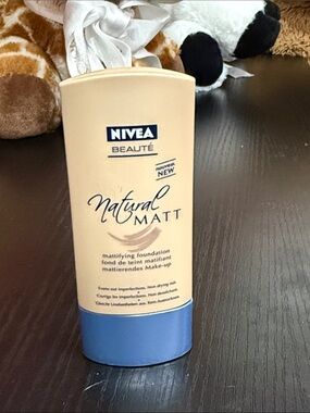 NIVEA Beauté Natural Matt Mattifying Foundation - Beige